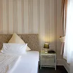 Am Schloss Biebrich Hotel
