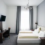 Hotel Am Schloss Biebrich 3*