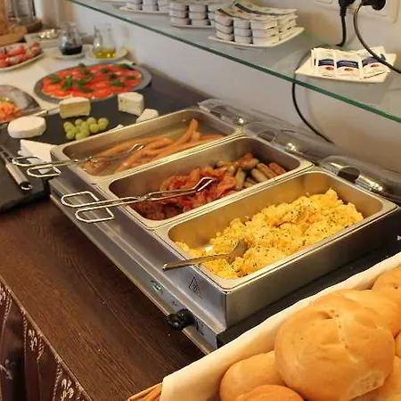 Am Schloss Biebrich 3*