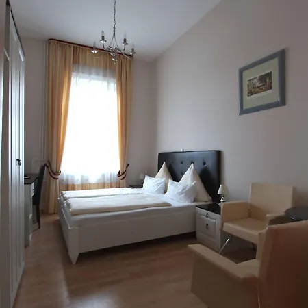 Am Schloss Biebrich فندق