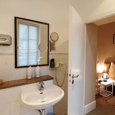 Am Schloss Biebrich 3* فيسبادن