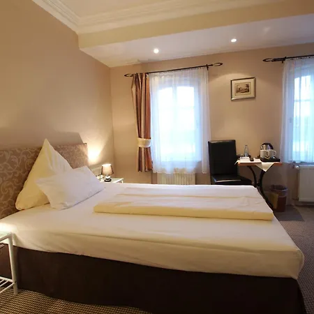 Am Schloss Biebrich فيسبادن