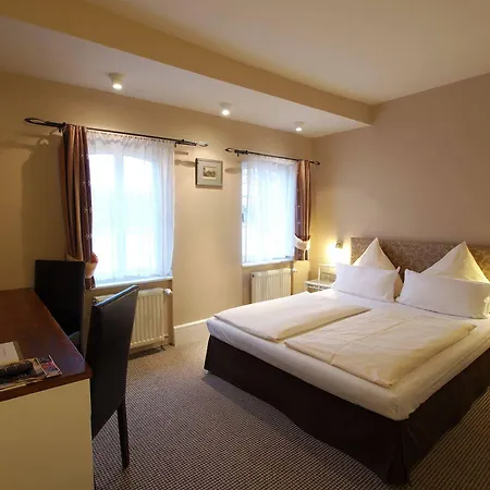 Am Schloss Biebrich فندق