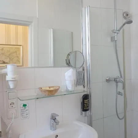 Am Schloss Biebrich فيسبادن