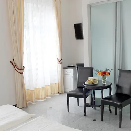 Hotel Am Schloss Biebrich Wiesbaden