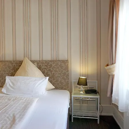 Am Schloss Biebrich Hotel