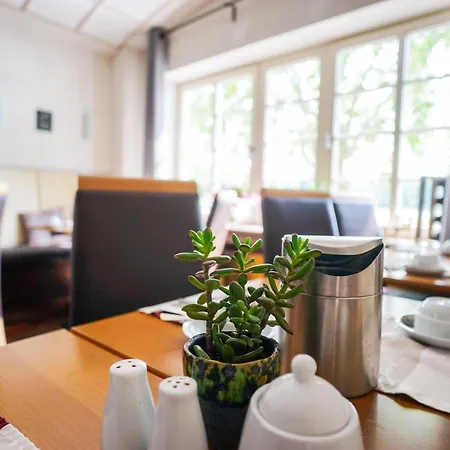 Am Schloss Biebrich 3* Wiesbaden