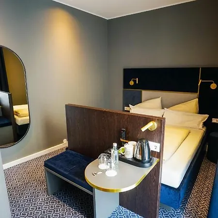 Am Schloss Biebrich 3*