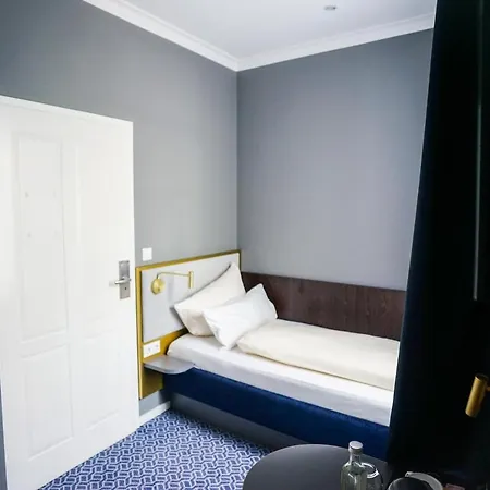 Am Schloss Biebrich فيسبادن