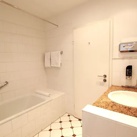 Am Schloss Biebrich 호텔 3*