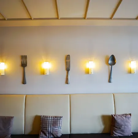 Am Schloss Biebrich فندق