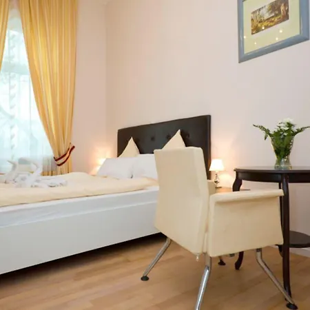 Am Schloss Biebrich Hotel