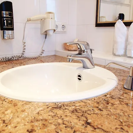 Am Schloss Biebrich 3* فيسبادن