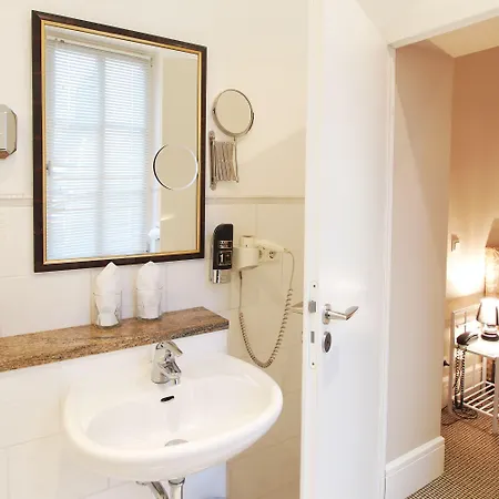 Am Schloss Biebrich فيسبادن