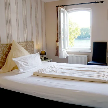 Am Schloss Biebrich Hotel Wiesbaden