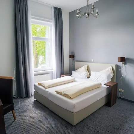Am Schloss Biebrich 3* Wiesbaden