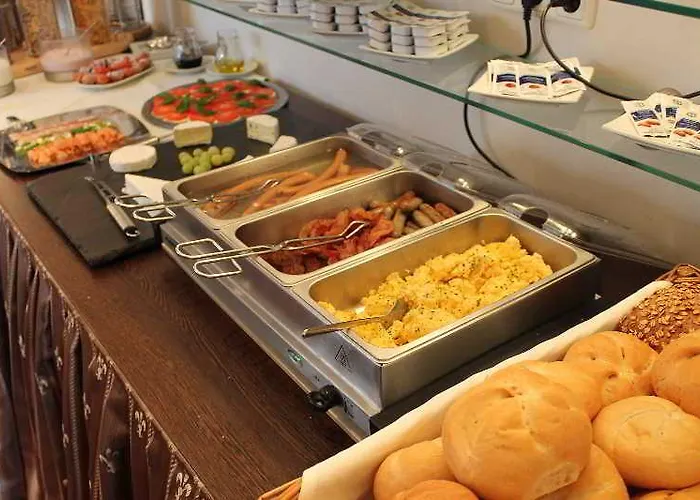 Am Schloss Biebrich 3*