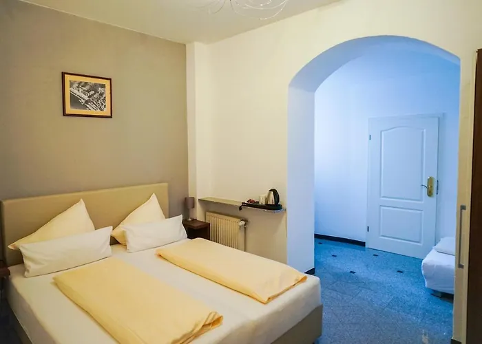 Hotel Am Schloss Biebrich 3*