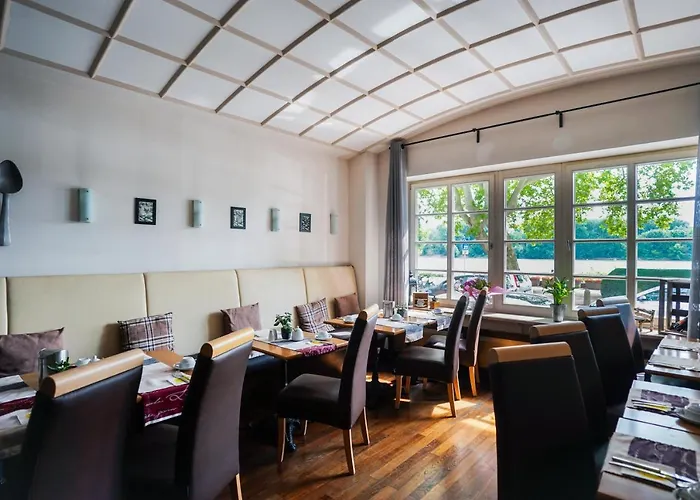 Am Schloss Biebrich Hotel