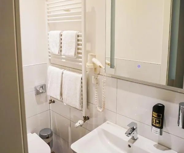 Am Schloss Biebrich 3* ויסבאדן