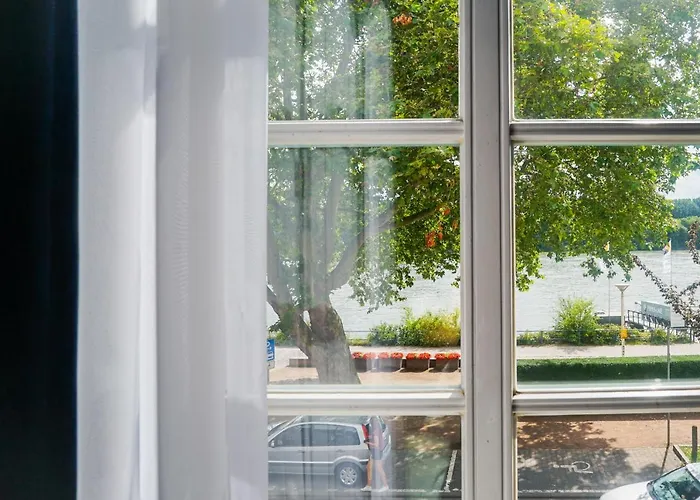 Am Schloss Biebrich מלון ויסבאדן