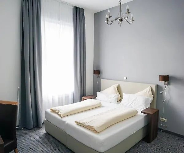 Am Schloss Biebrich Wiesbaden