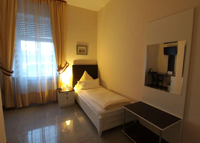 Hotel Am Schloss Biebrich 3*