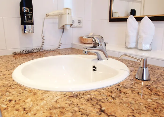 Am Schloss Biebrich 3* Wiesbaden